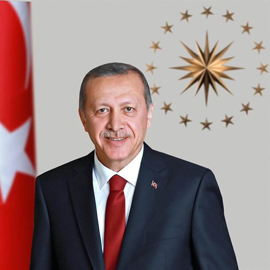 Recep Tayyip Erdoğan - Türkiye
Türkiye Cumhuriyeti Cumhurbaşkanı Recep Tayyip Erdoğan 10 bin dolar maaş alıyor.