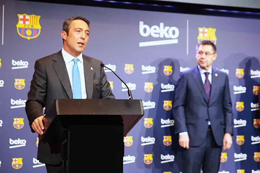 BÜYÜK SPONSORLUK ANLAŞMALARI
Hakkında çıkan, ‘150 milyon avro hibe edecek’ haberlerini net bir dille reddeden Ali Koç’un en büyük mali kozu sponsorluklar olacak. An itibariyle Süper Lig’de kredibilitesi en yüksek kulüp başkanı olan Ali Koç, uluslararası bağlantıları sayesinde ciddi sponsorluk anlaşmaları yapmanın peşinde. Ali Koç’un hibe edeceği rakam ve yeni sponsorluk anlaşmalarının toplam değerinin 250 milyon avroyu bulması bekleniyor.