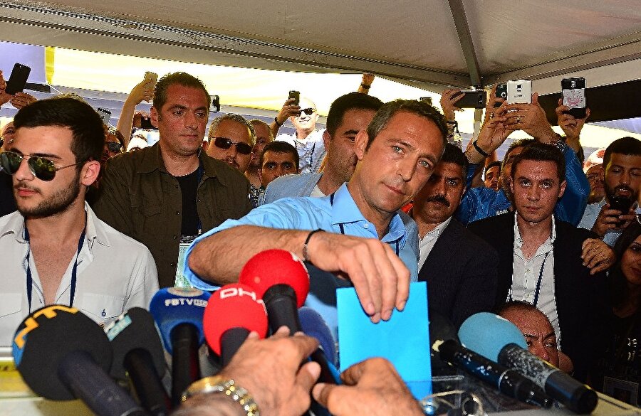 PİLOT TAKIM MODELİ
Ali Koç, altyapı hamlesiyle eş zamanlı olarak pilot kulüp arayışlarını da hızlandıracak. Almanya'da ikinci veya üçüncü ligde bir takımla anlaşmayı düşünen Ali Koç, altyapıdan çıkacak oyuncuların burada forma giymesini ve hazır hale gelmesini sağlayacak.