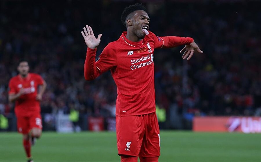 Beşiktaş’ın gündeminde olduğu iddia edilen Daniel Sturridge’in sosyal medya hesabına Beşiktaşlı taraftarlar binlerce yorum bıraktı.