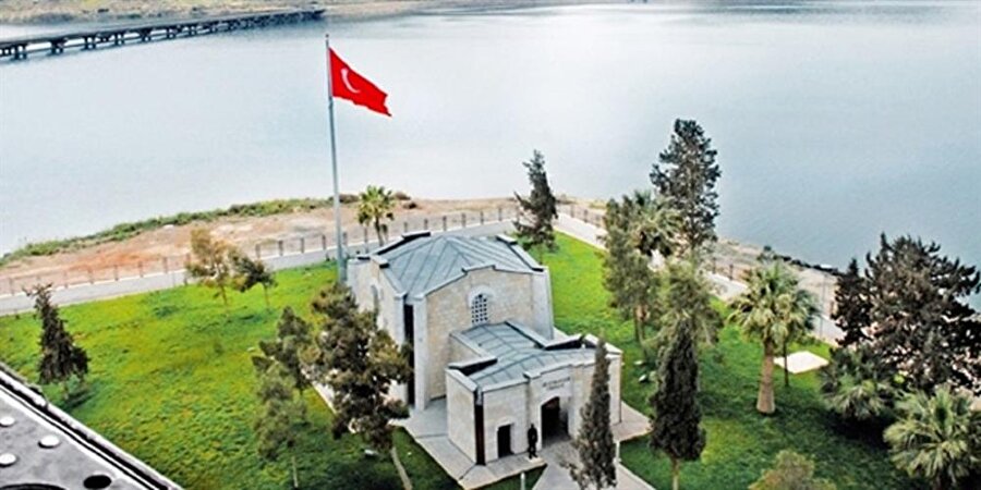 Süleyman Şah Türbesinin, bölge PKK’dan temizlendikten sonra Karakozak’taki eski yerine taşınacağı belirtildi.