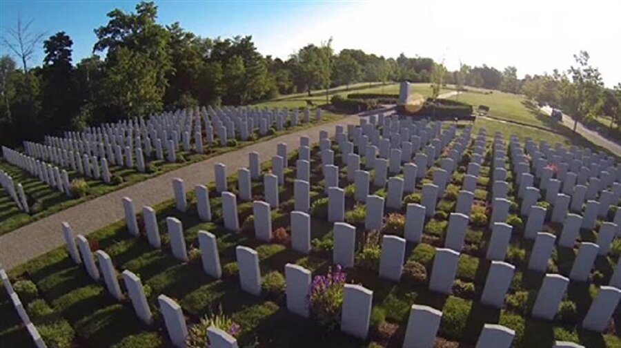 Okuyanları şaşırtan ilan! Ölen anneleri için öyle bir ilan yayınladılar ki!