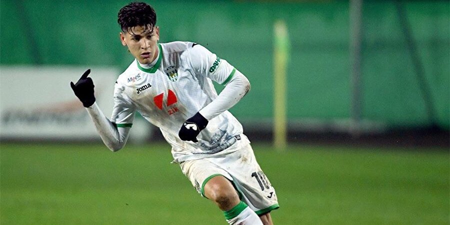 Beşiktaş, 20 yaşındaki orta saha oyuncusu Jorge Carrascal’ı transfer etmek istiyor.