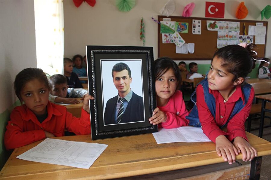 Şehit öğretmenin okulunda buruk karne sevinci
