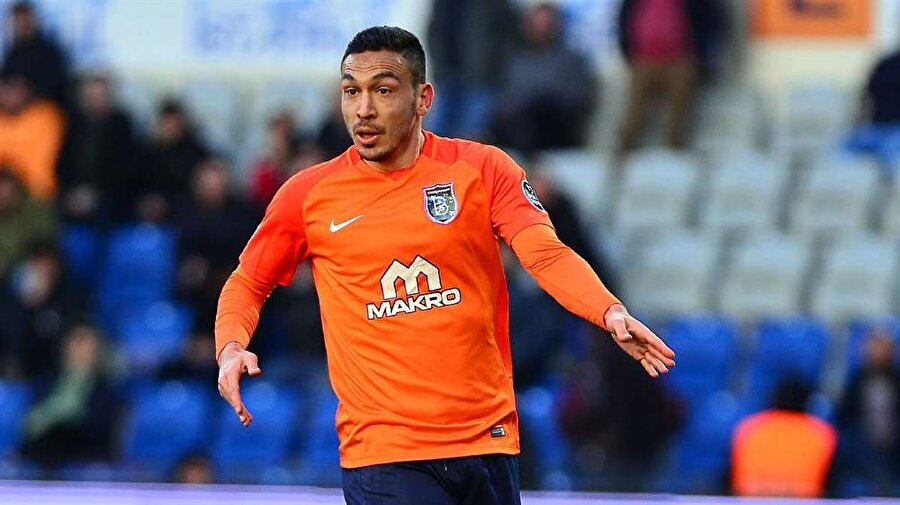 Medipol Başakşehir'in milli futbolcusu Mevlüt Erdinç'in babası Mehmet Erdinç, hayatını kaybetti.