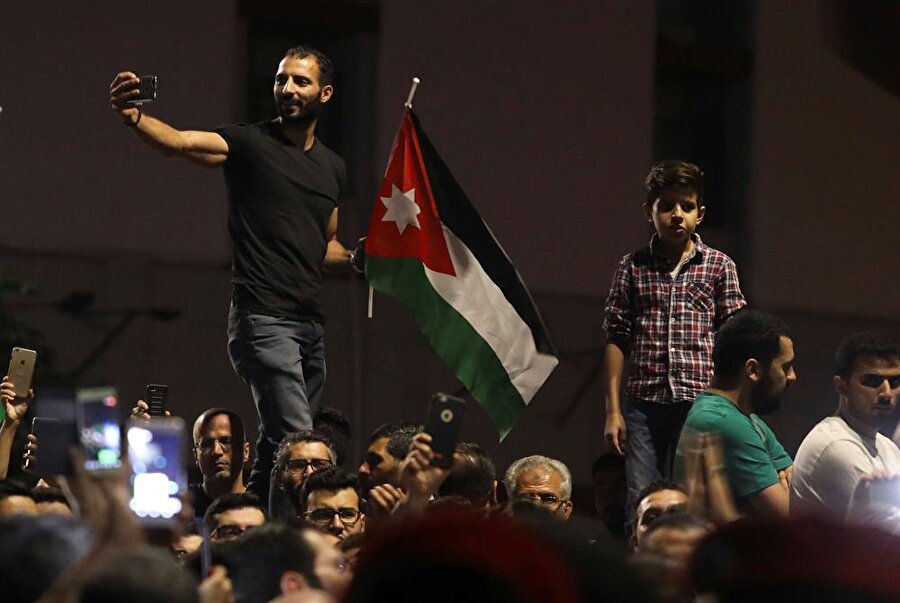 Ekonomik taleplerle meydanlara inen Ürdünlüler, Kral Abdullah'a seslerini duyurmayı başardı. (Ammar Awad / Reuters)