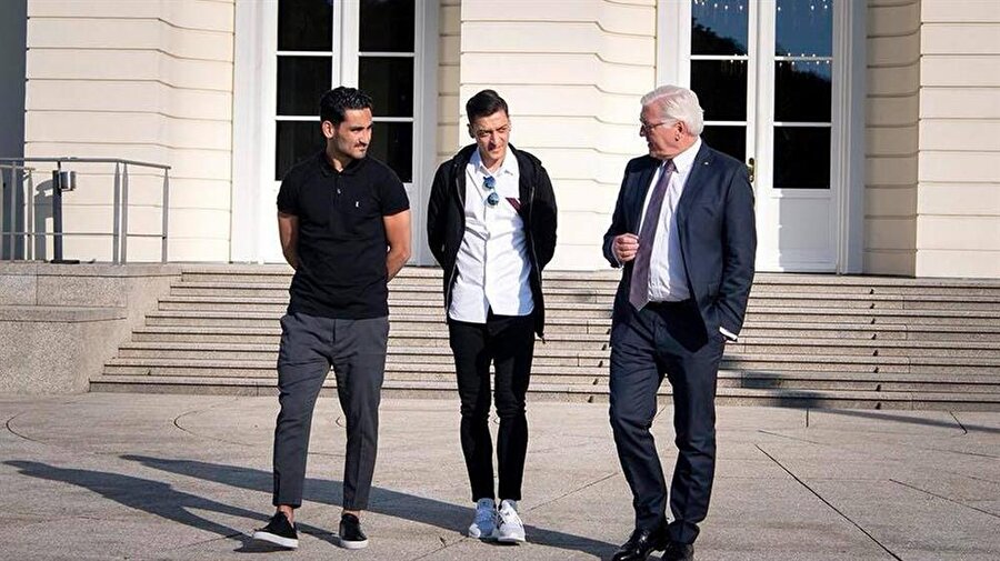 Almanya Cumhurbaşkanı Walter Steinmeier, İlkay Gündoğan ve Mesut Özil