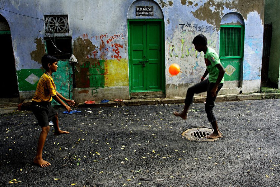 Hindistan
Kalküta sokaklarında futbol oynayanların sayısı bir hayli fazla.