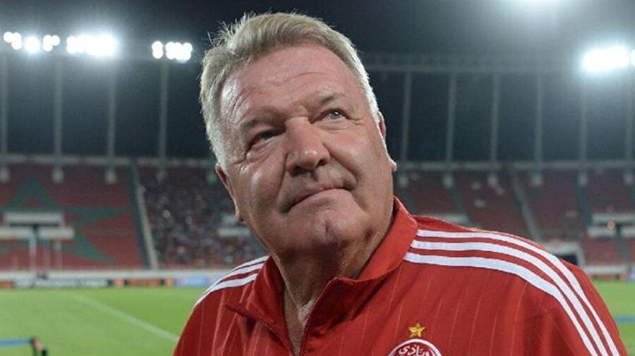 Traktör Sazi, teknik direktörlüğe John Benjamin Toshack'ı getirdi.