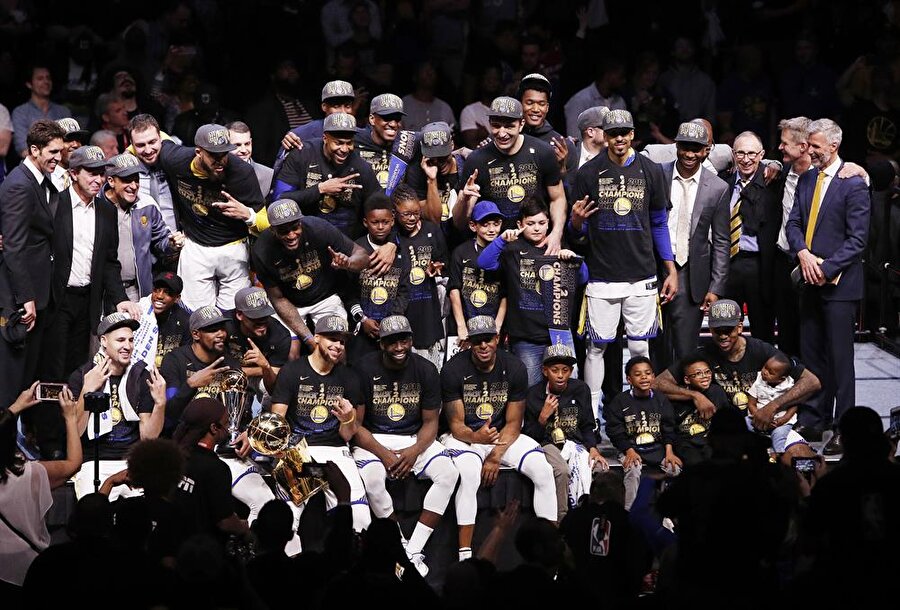 NBA'de şampiyonun adı değişmedi: Golden State Warriors