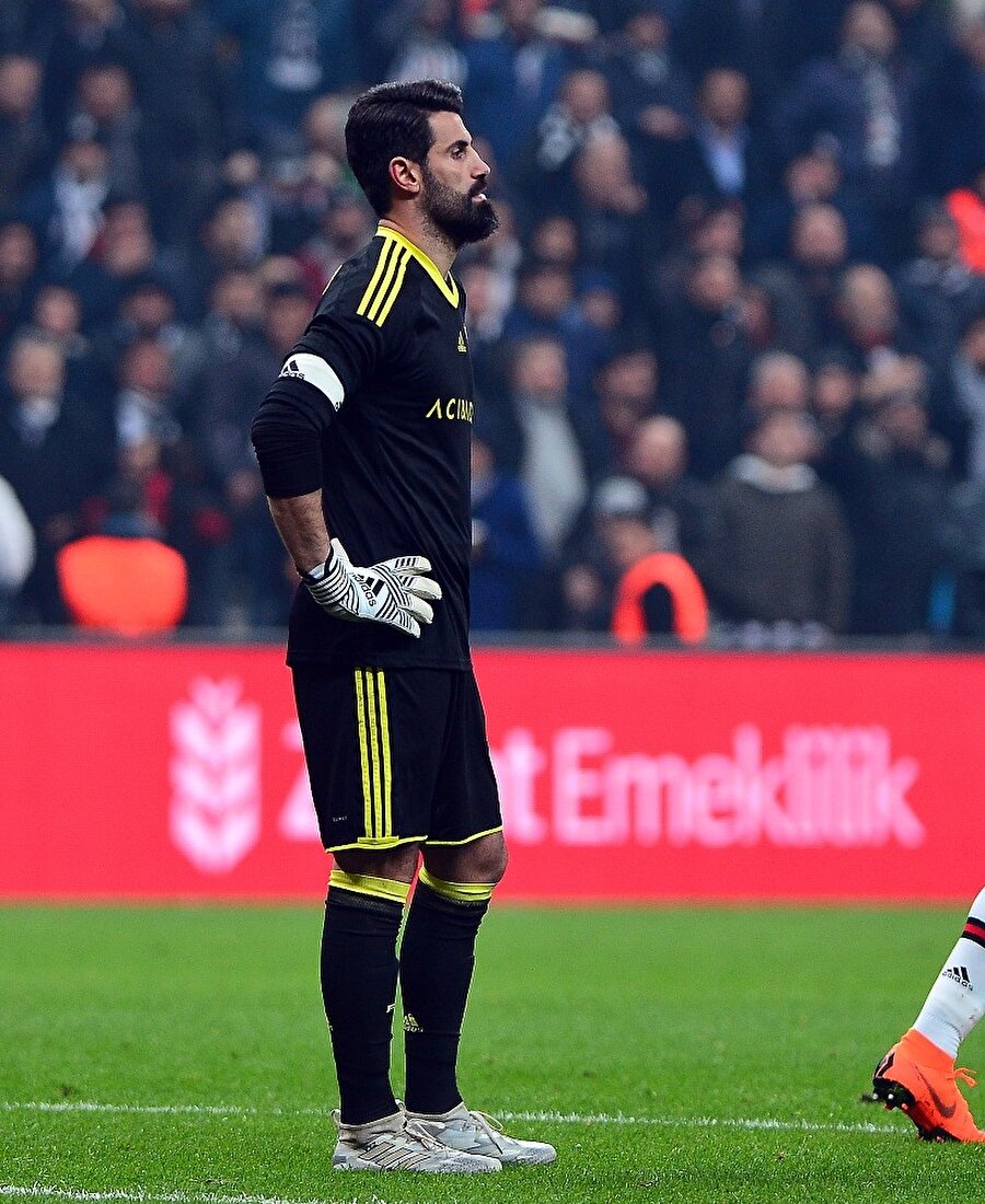 Volkan Demirel haber bekliyor