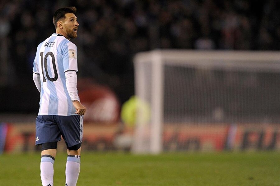 Lionel Messi / Arjantin
Doğum Tarihi: 24 Haziran 1987 Mevki: Sağ kanatKulübü: BarcelonaBonservis: 180 milyon Euro Sözleşme Bitiş Tarihi: 30.06.2021