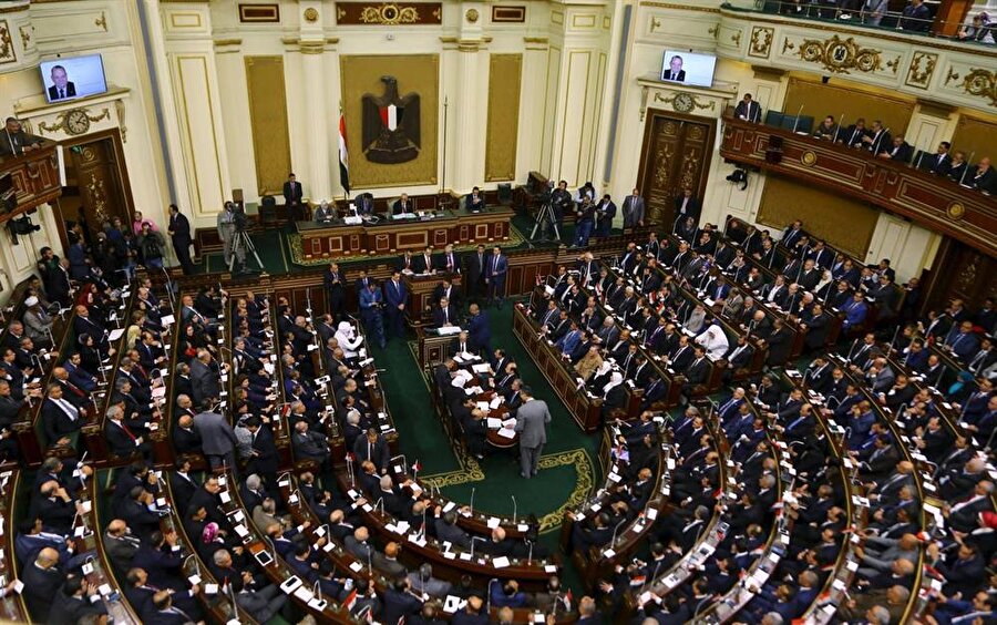 Mısır Parlamentosu, tamamen Cumhurbaşkanı Sisi'nin kontrolünde çalışıyor.