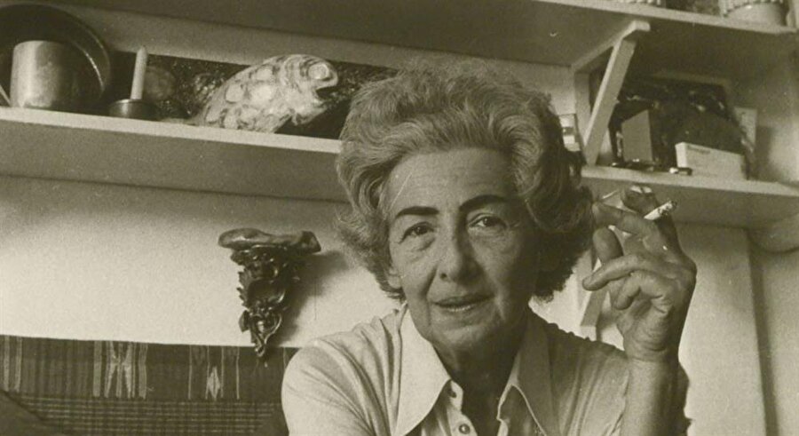 Vefat etti...
İlk profesyonel kadın seramik sanatçımız Füreya Koral, 26 Ağustos 1997'de 87 yaşında İstanbul’da vefat etti.