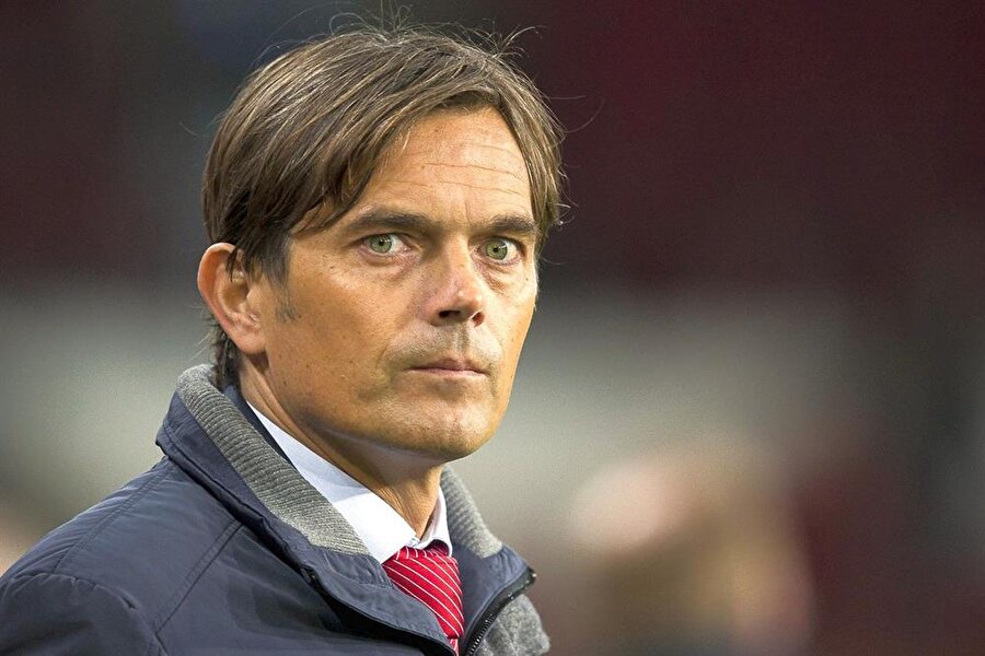 Fenerbahçe’ye imza atması an meselesi olan Phillip Cocu kimdir?