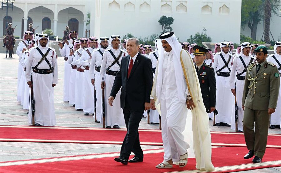 Türkiye ile Katar'ın yakın işbirliği, Suudi Arabistan ve Birleşik Arap Emirlikleri yönetimlerinde rahatsızlık uyandırıyor.