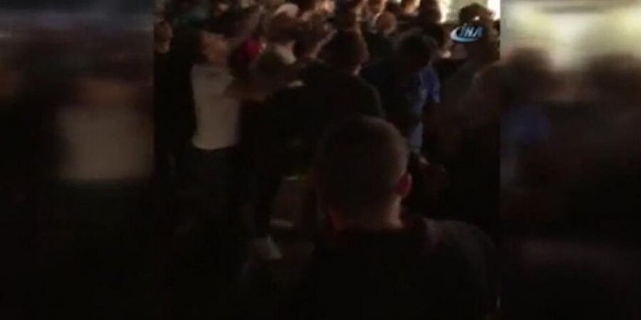 Taksim’de otelden atılan paralar izdihama neden oldu