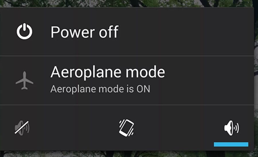 Uçak modunu etkinleştirme

                                    
                                    
                                    
                                    
                                    Telefonun şarj durumdayken ne kadar az çalışırsa o kadar çabuk şarj olur. Uçak modu, cihazınızdaki tüm kablosuz bağlantı teknolojilerini askıya alır ve böylece telefonun yeteneklerini kısıtlayarak şarjı hızlandırır. Tabii uçak modu aktif edildiğinde telefonun aramalara ve mesajlara karşı duyarsız hale geleceğini de unutmamak gerekiyor. :)
                                
                                
                                
                                
                                