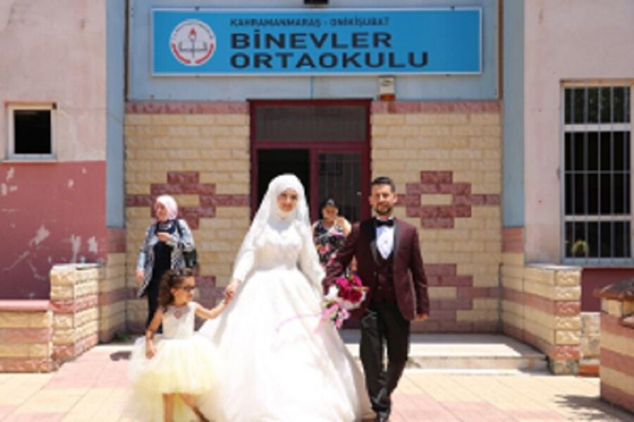Nikah masasından önce seçim sandığına gittiler