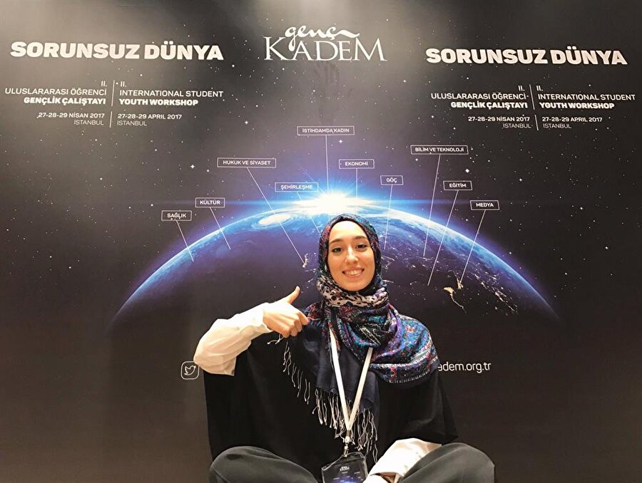 Rümeysa Kadak

                                    
                                    Rümeysa Kadak, İstanbul'dan AK Parti milletvekili oldu. 22 yaşındaki Rümeysa Kadak Meclis'in en genç vekili oldu.
                                
                                
