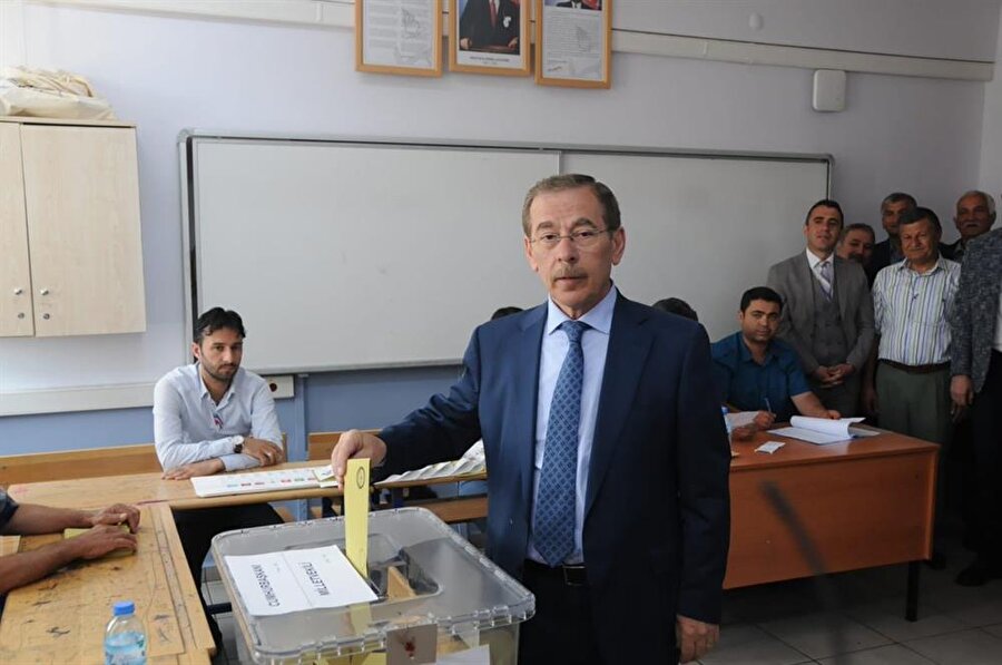 Abdullatif Şener

                                    
                                    Abdullatif Şener CHP'den Konya milletvekili oldu.
                                
                                