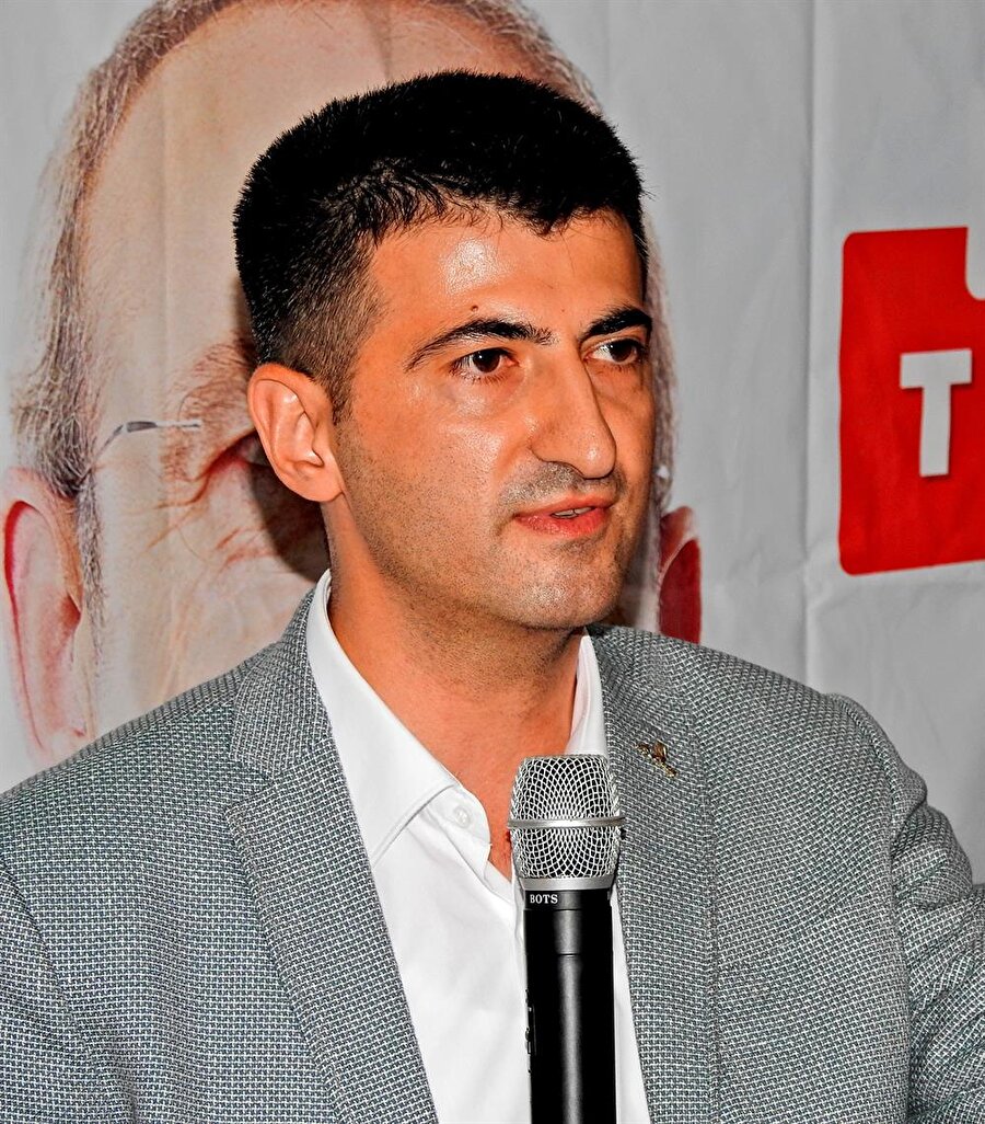 Mehmet Ali Çelebi

                                    
                                    Ergenekon davasında hapis yatan Mehmet Ali Çelebi CHP'den İzmir milletvekili oldu.
                                
                                