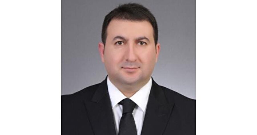 Barış Palandöken

                                    TESK Başkanı Bendevi Palandöken'in oğlu Barış Palandöken AK Parti'den Malatya milletvekili oldu.
                                