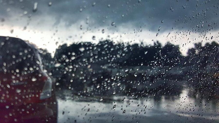 Meteoroloji Genel Müdürlüğü kuvvetli sağanak yağış uyarısı yaptı.