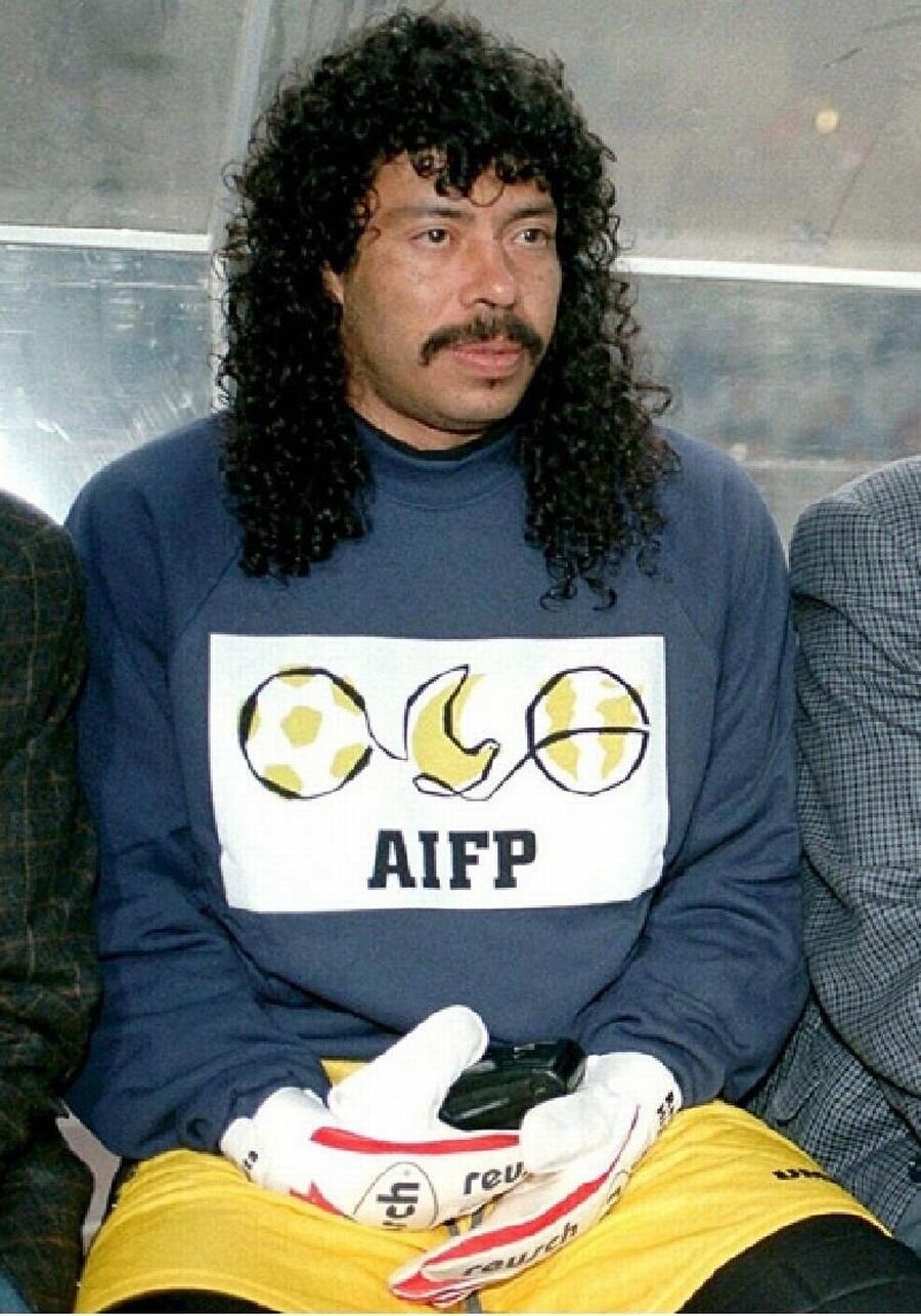 Rene Higuita

                                    Kolombiyalı efsane kaleci da ilginç saç stiliyle hafızalara kazındı.
                                