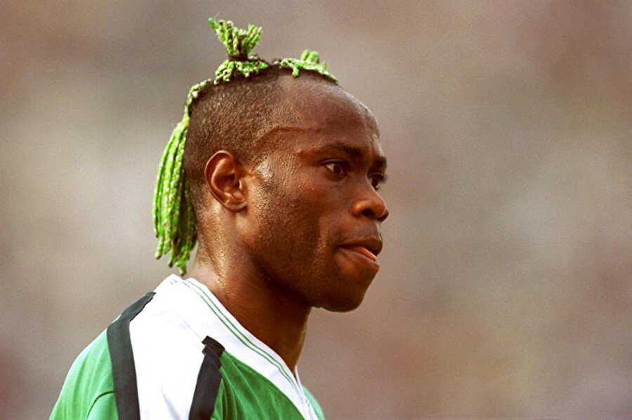 Taribo West

                                    Milan ve Inter formaları giyen Nijeryalı eski futbolcu Taribo West o yıllarda gençler arasında ilginç bir akım başlamasına neden oldu. 
                                