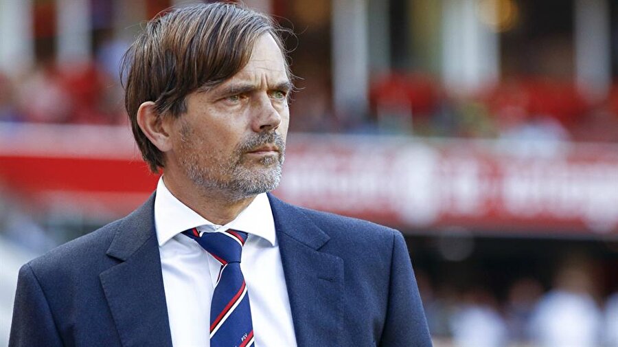 Ve Phillip Cocu imzayı atıyor