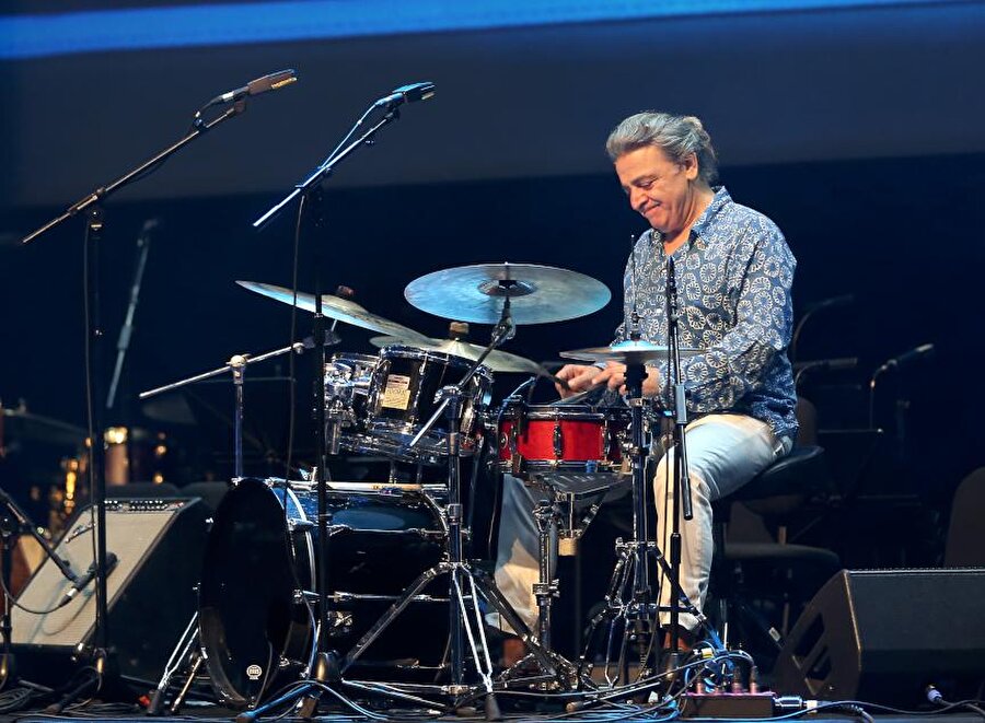 25. İstanbul Caz Festivali'nde, 17 Temmuz'a kadar 27 mekanda, 250'yi aşkın yerli ve yabancı sanatçının ağırlanacağı 50'nin üzerinde konser gerçekleştirilecek. Festivalde, Nick Cave, Robert Plant, Benjamin Clementine, Melody Gardot, Caro Emerald, Dave Holland, Zakir Hussain gibi efsane isimler ve "BADBADNOTGOOD", "R+R=Now", Avishai Cohen ve Omar Sosa gibi merakla beklenen güncel müzisyenler müzikseverlerle buluşacak.