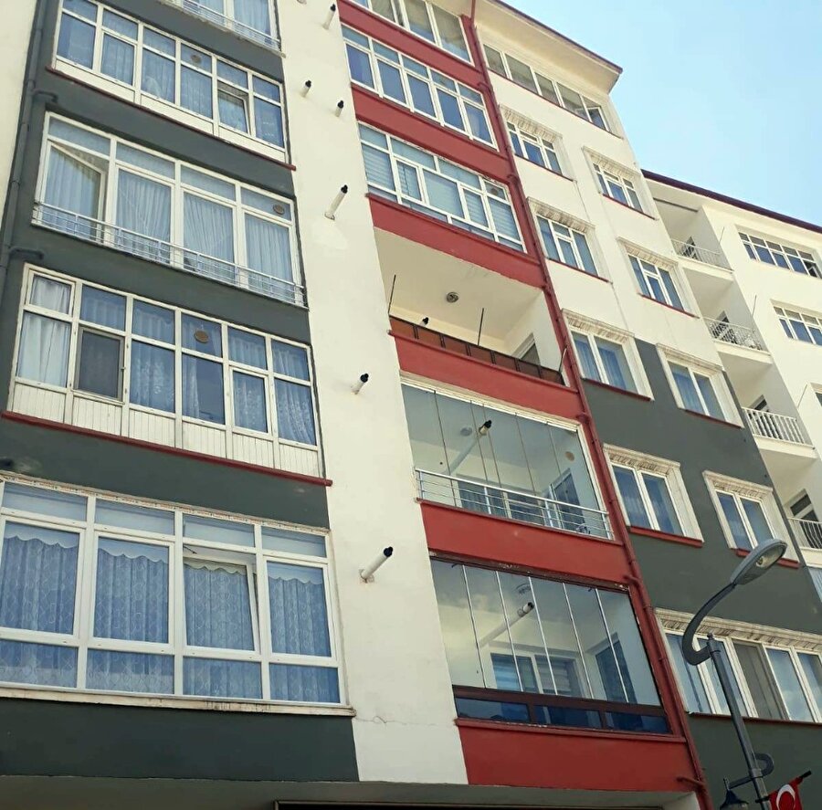 Vekil olmanın yolu bu apartmandan geçiyor