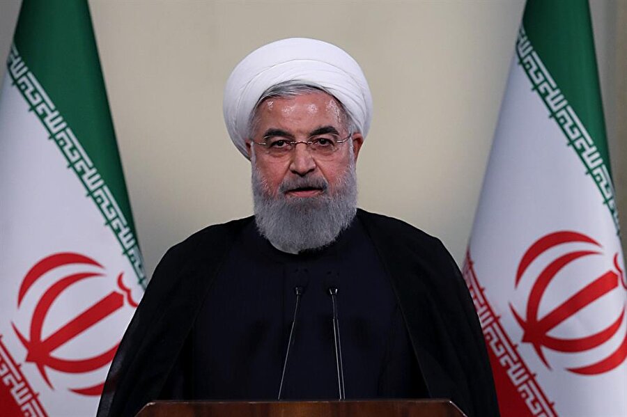 Ruhani’den “kriz” açıklaması

                                    İran Cumhurbaşkanı Hasan Ruhani, "Eğer bazıları hükümetin korktuğunu ve kenara çekileceğini düşünüyorsa yanlış düşünüyor. Hükümet istifa etmeyecektir." dedi. İran Cumhurbaşkanı Ruhani, devlet televizyonundan canlı yayınlanan konuşmasında, ülkedeki ekonomik krize ilişkin hükümete yöneltilen eleştirilere yanıt verdi. Halkın çektiği zorluk ve sıkıntıların ortadan kaldırılması gerektiğini söyleyen Ruhani, "Birlik olursak ve basiretli davranırsak bütün sorunların üstesinden geliriz." ifadesini kullandı.
                                