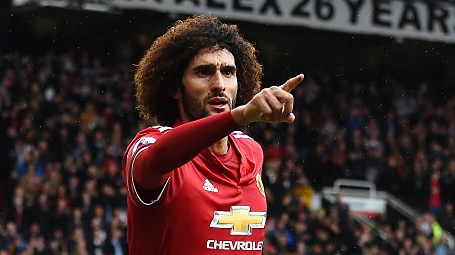 Fellaini, 2 yıl daha Manchester United'da