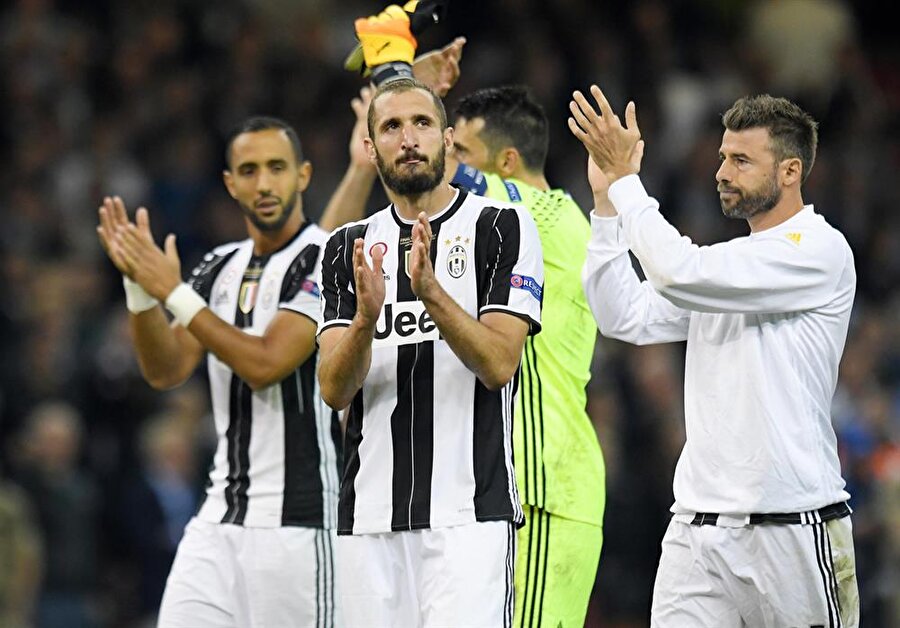 Juventus , Barzagli ve Chiellini ile nikah tazeledi.
