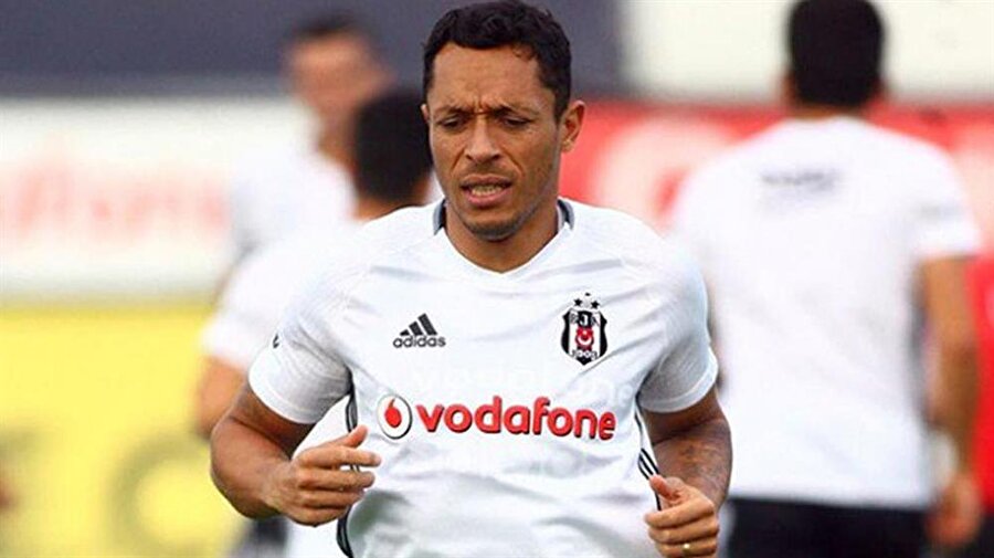 Adriano'dan Beşiktaş'a ayrılık sinyali
