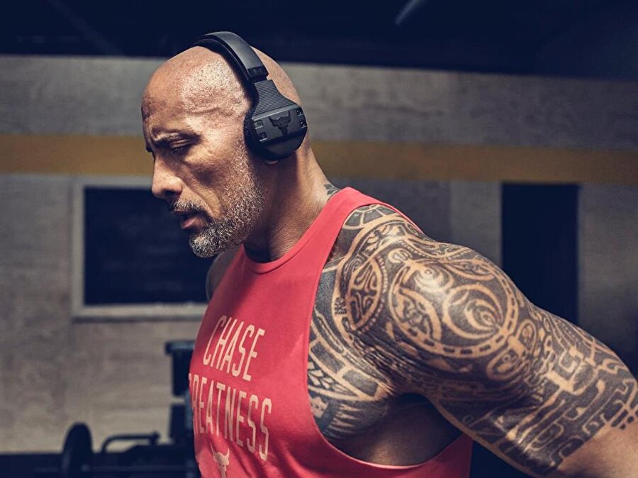 Ünlü oyuncu Dwayne Johnson kendi kablosuz kulaklıklarını piyasaya sürdü!
