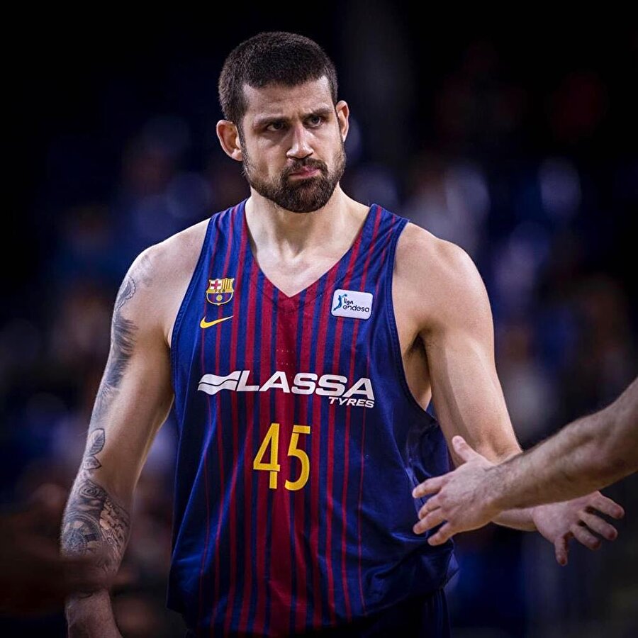 Anadolu Efes, Adrien Moerman'ı transfer etti.