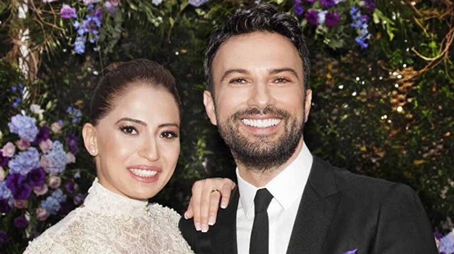 Tarihleri erteledi
Doğum için eşi Pınar Dilek'le Almanya'ya giden Megastar, 10 albümünden Kedi Gibi şarkısına klip çekmek için iki günlüğüne İstanbul'a geldi. Sanatçı, hava şartlarının olumsuz olması nedeniyle klibi çekemese bile bu akşam eşi Pınar Dilek'in yanına Almanya'ya dönecek. Harbiye Cemil Topuzlu Açıkhava Sahnesi'nde her yıl eylülde arka arkaya konser veren Tarkan, bu defa tarihleri erteledi.