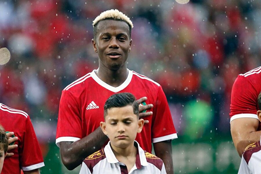 Hamza Mendyl
Yaş: 20
Milli Takım: TunusKulüp: Lille