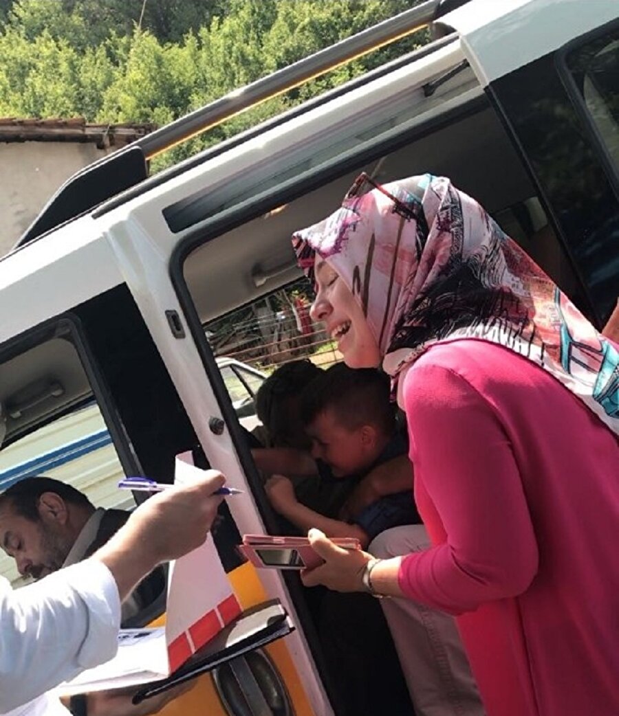 Haciz memurları çocukları böyle götürdü!