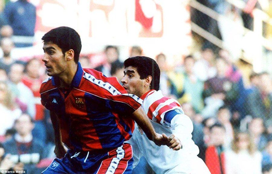 Katalan teknik adamın Barcelona'nın başında bulunduğu sıralarda, o dönem Arjantin Milli Takımı'nın teknik patronu olan Maradona ile arasında geçen bir diyalogda Arjantin'in efsane ismi Guardiola'yı Arjantin Milli Takımı'nın başında hayal ettiğini söylemişti. Hatta bu konuşma Guardiola'nın kitabında yer almıştı. 
