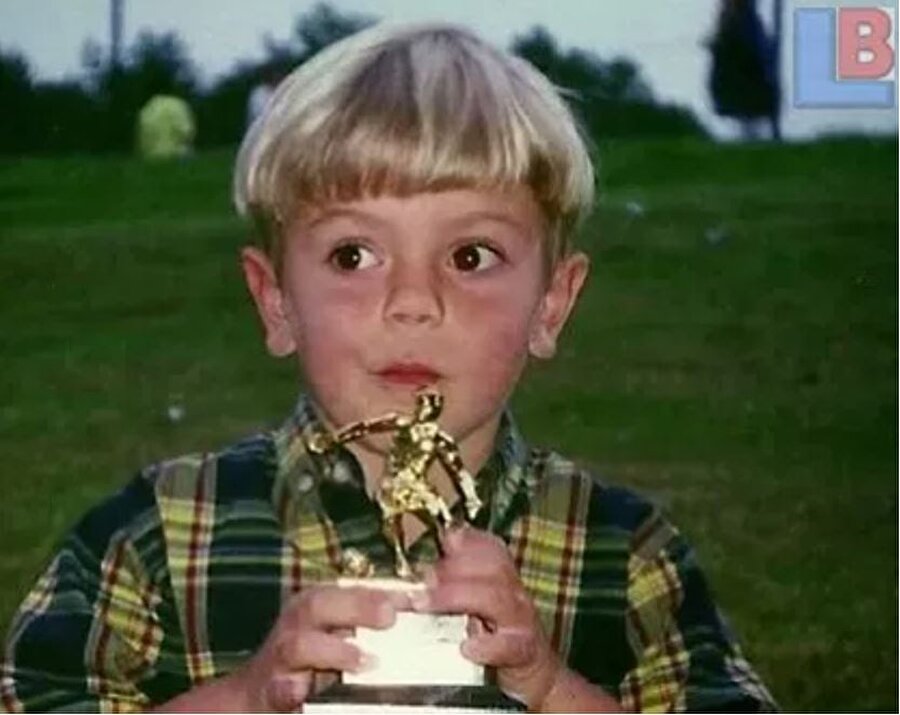 İlk bireysel ödülünü, ilk kulübü olan Kneworth’te henüz 5 yaşındayken kazandı.

                                    
                                    
                                    
                                
                                
                                