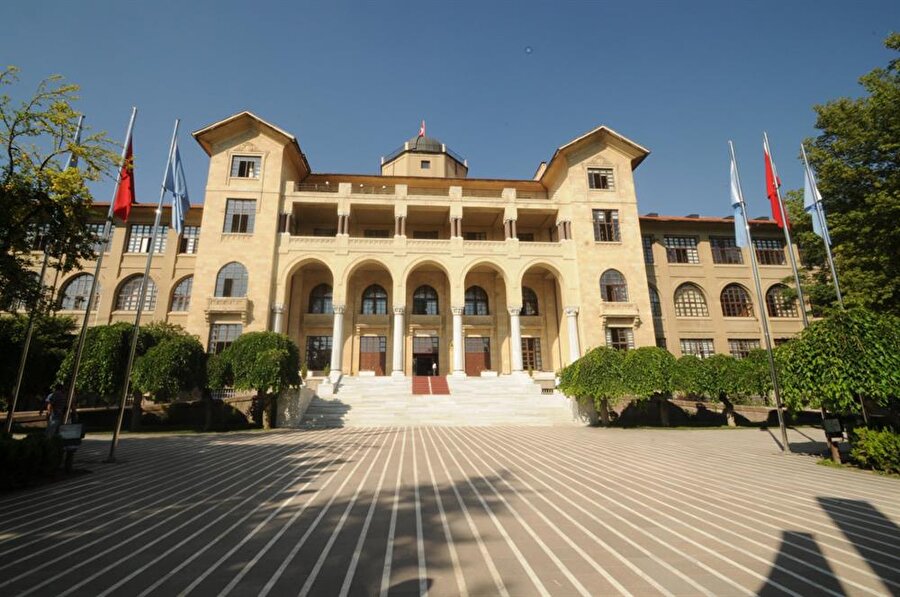 GAZİ ÜNİVERSİTESİ
Taban Puanı: 412,98876
