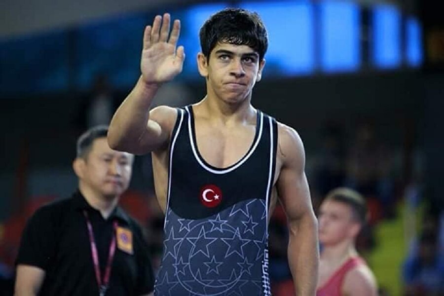 Genç güreşçi Hamza Alaca tarih yazdı
