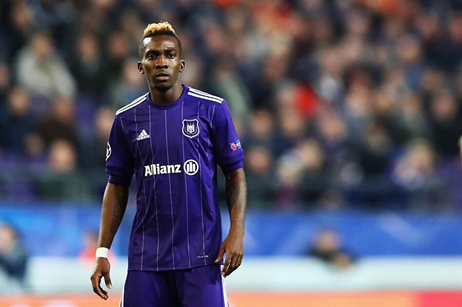 Galatasaray Onyekuru'yu KAP'a bildirdi.