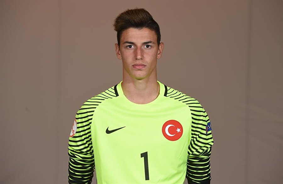 Fenerbahçe iki isme imzayı attırdı
