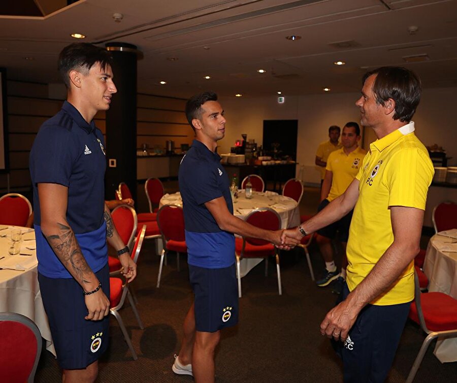 Fenerbahçe'nin yeni transferleri kampa katıldı.