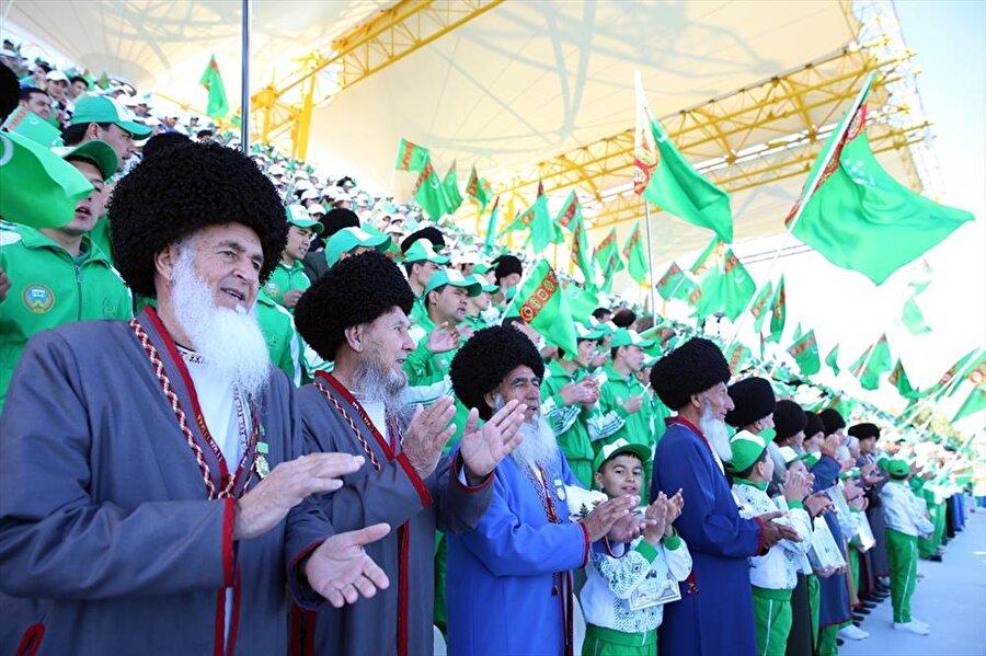 Sakal yasak!

                                    Genç Türkmenlerin sakal bırakmalarını yasakladı. 
                                